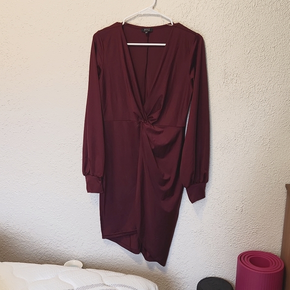NWOT Body con mini dress - Picture 3 of 10